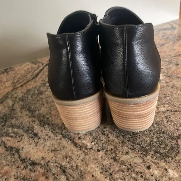 Dolce Vita Pointed Ankle Booties - Picture 5 of 9